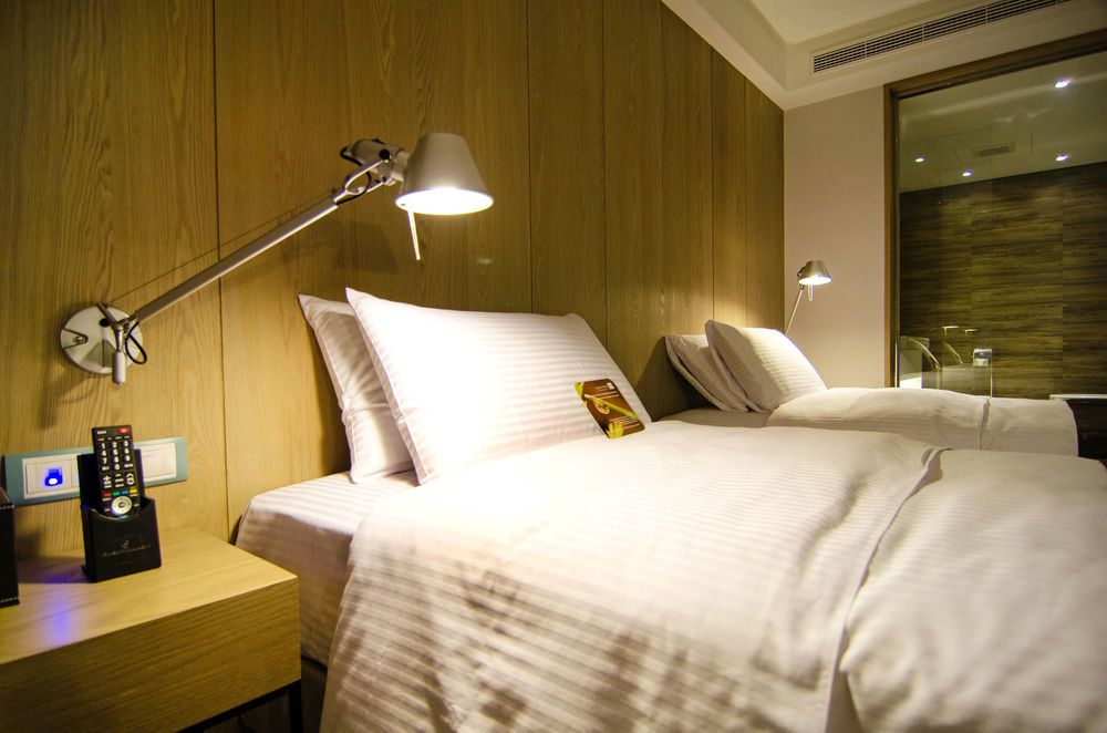 Gogo Hotel Taichung Exterior foto