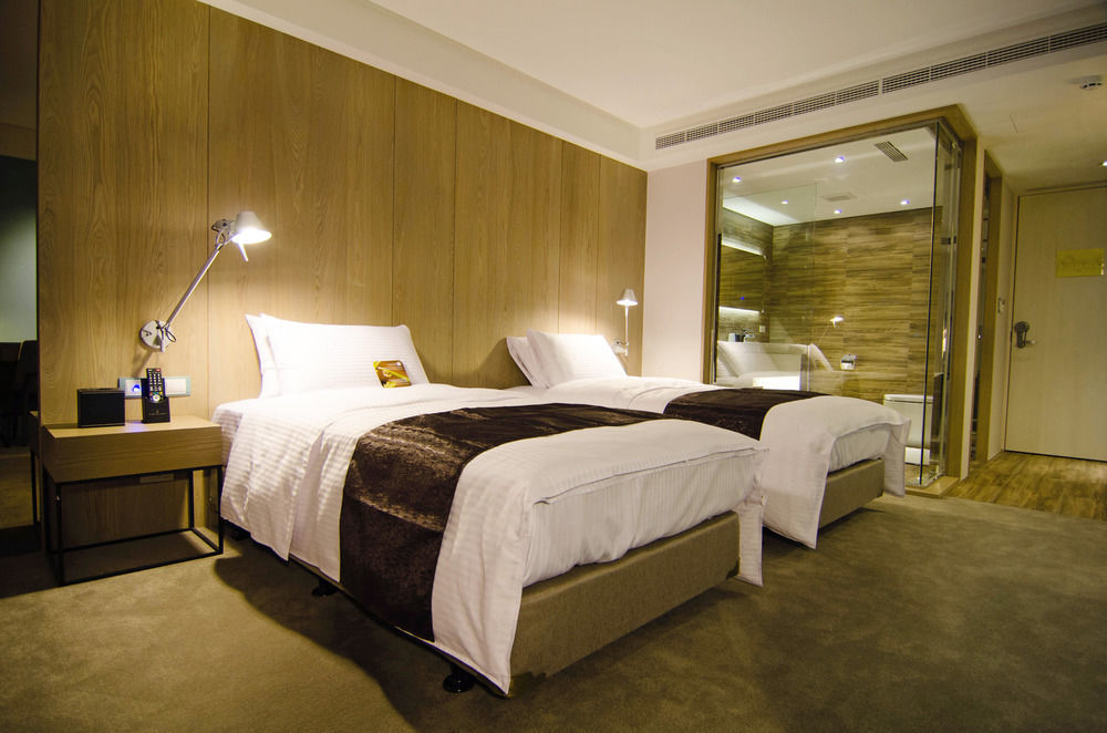 Gogo Hotel Taichung Exterior foto